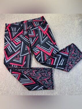 Fabletics Geometric Print Athletic Leggings - Black,Gray & Neon Pink Capri Style